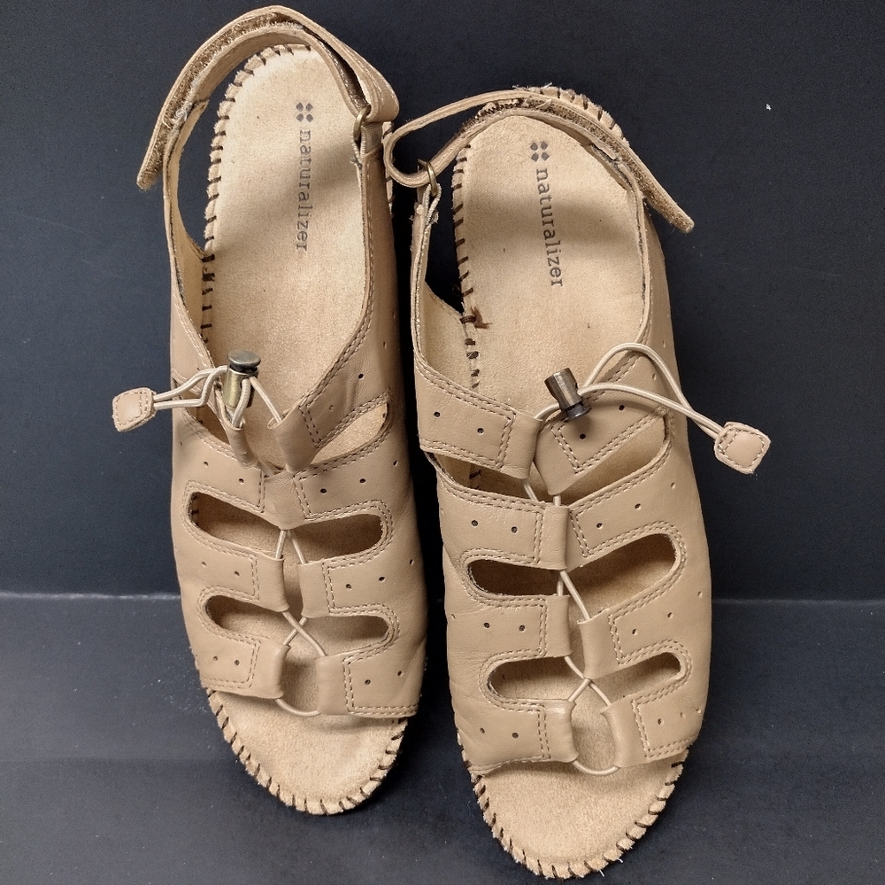 -NATURALIZER - WONEN'S BROWN LEATHER SCOUT FLAT  SANDALS SIZE 12.M - Picture 2 of 9